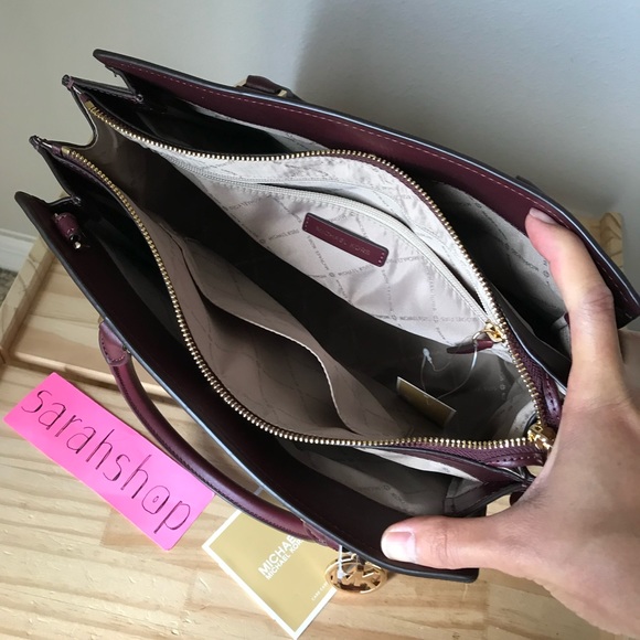 🌼Michael Kors Purse - Picture 13 of 15